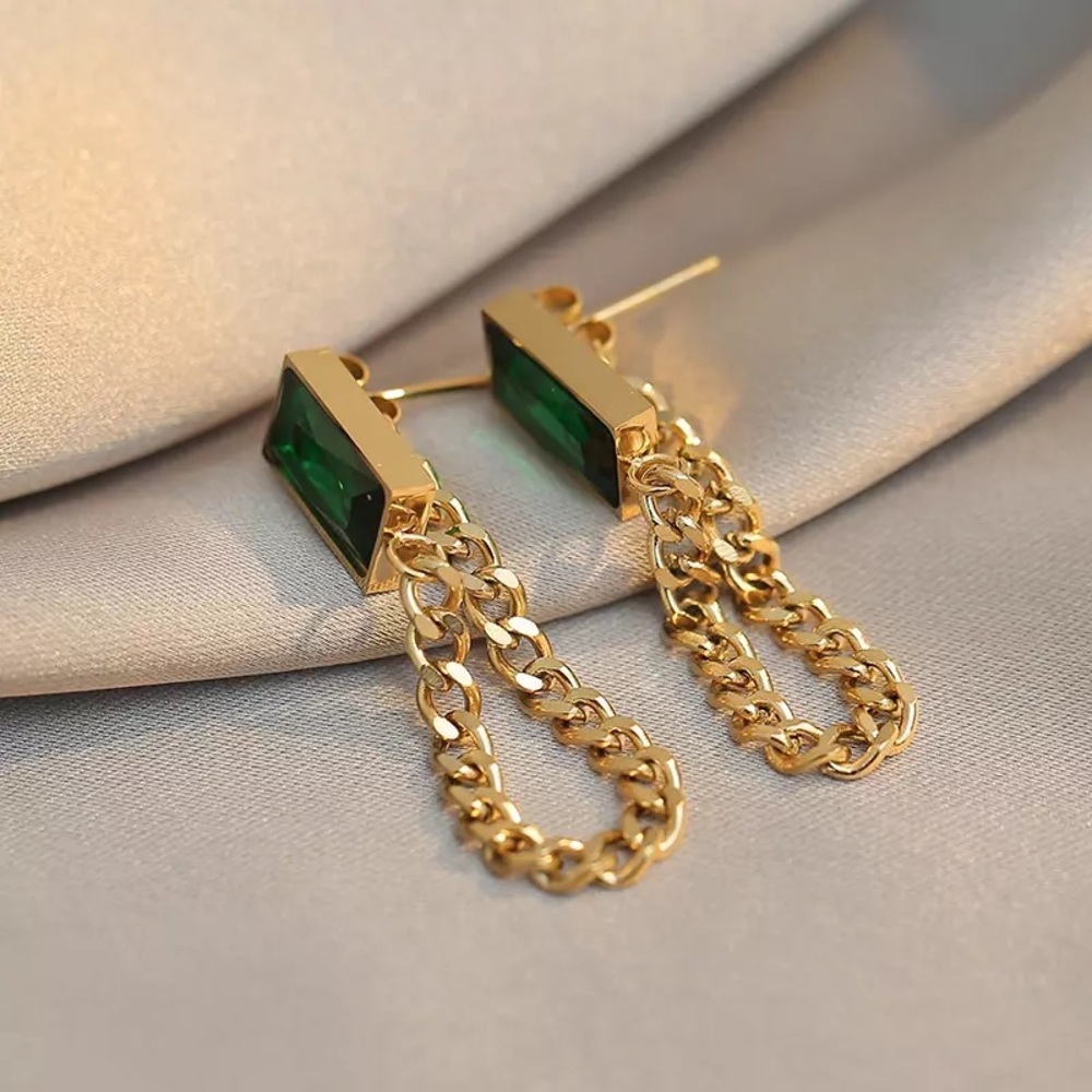 Dingy Earring Emerald Tone Gold